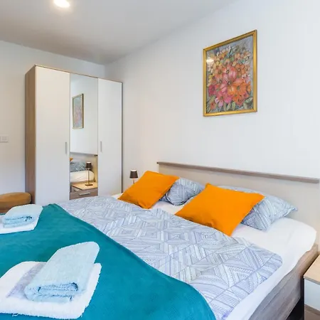 Alex Deluxe Apartments On Beach Porec Exterior photo