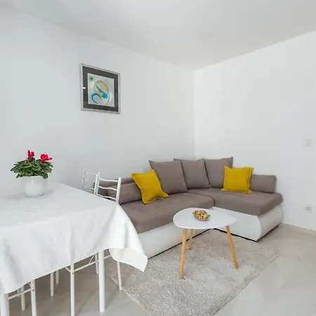 Alex Deluxe Apartments On Beach Porec Exterior photo