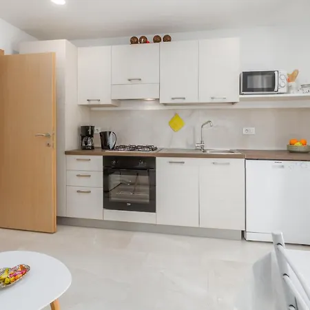 Alex Deluxe Apartments On Beach Porec Exterior photo