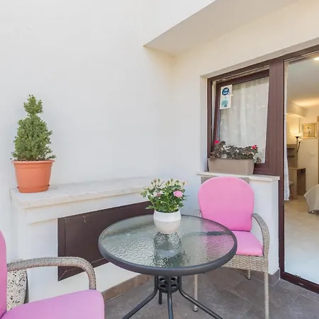 Alex Deluxe Apartments On Beach Porec Exterior photo