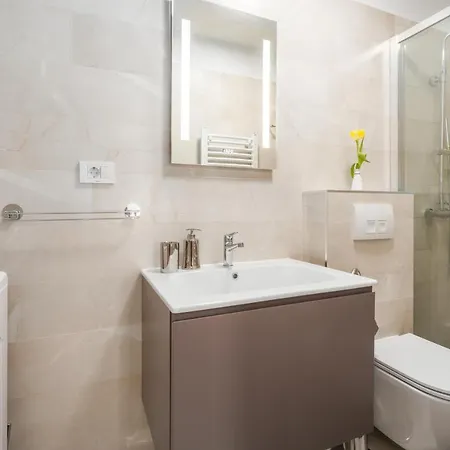 Alex Deluxe Apartments On Beach Porec Exterior photo