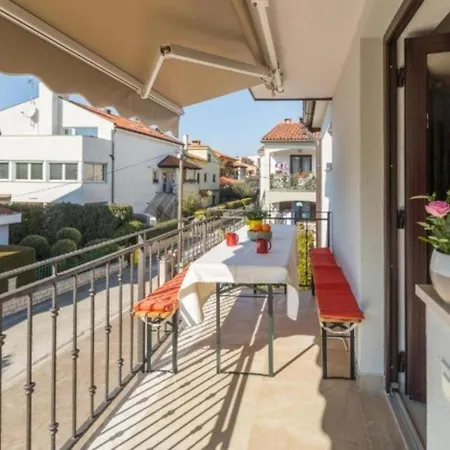 Alex Deluxe Apartments On Beach Porec Exterior photo